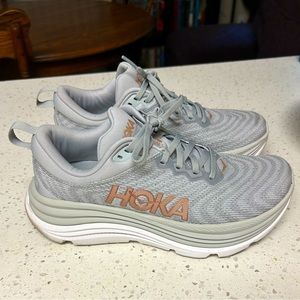 Hoka Gaviota 5. Gray with rose gold lettering.